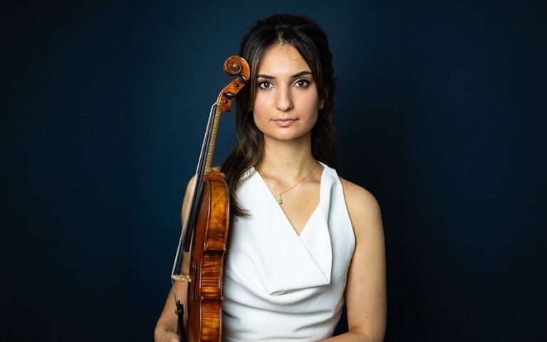 Ava Bahari